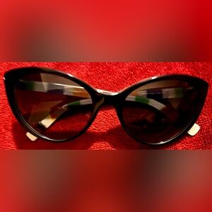 AUTHENTIC DOLCE & GABBANA
CAT EYE SUNGLASSES